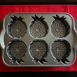 NWOT Nordic Ware 5 Cup Pineapple Upside Down Mini- Cake Pan